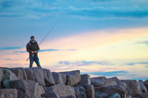 Man med fiskespö 1 solnedgång
